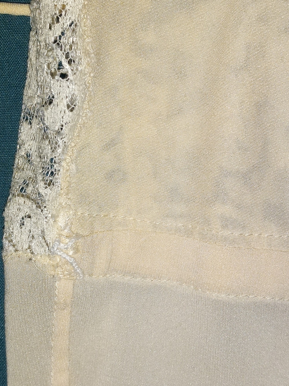 Dolce&Gabbana Vintage Y2K Ivory Colored Silk/Lace Camisole W/Floral Apliques - Picture 13 of 15
